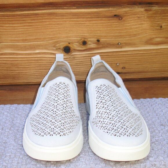 NWOB Vionic Kimmie Perf Sneakers - Picture 2 of 8